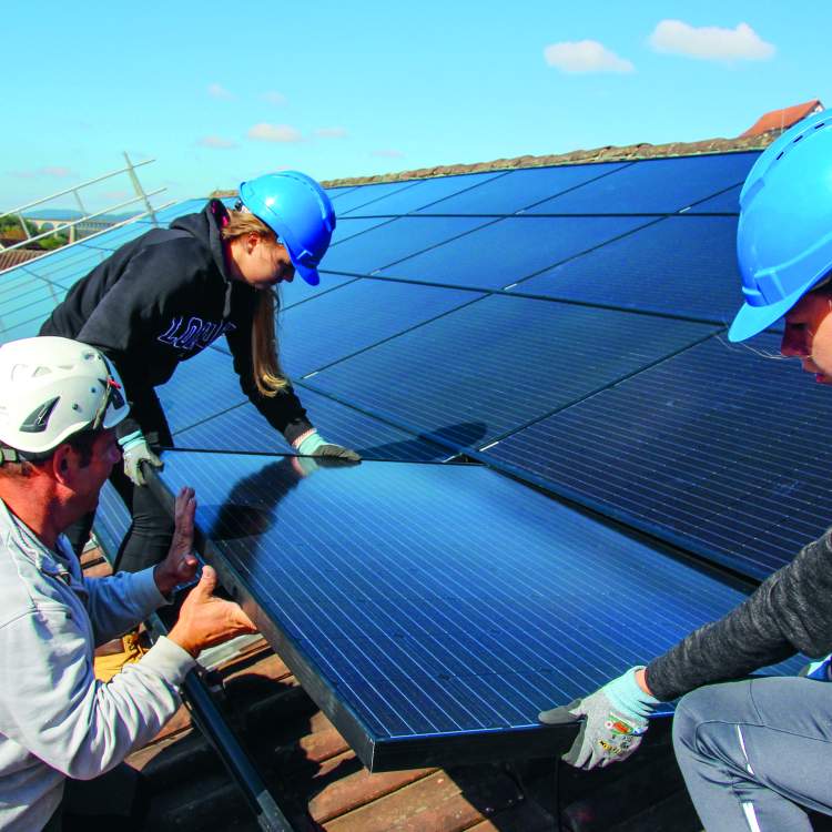 Pose de panneaux solaires